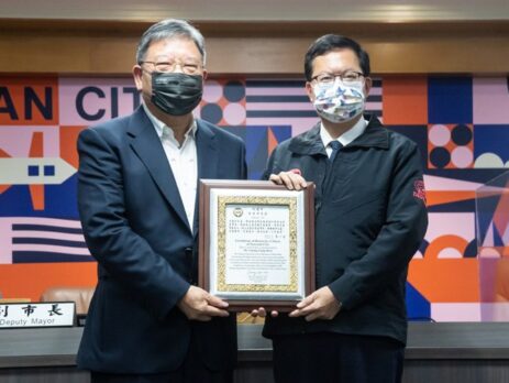 鄭文燦（右）提出產官研5年計畫推動PCB成為高值低碳產業